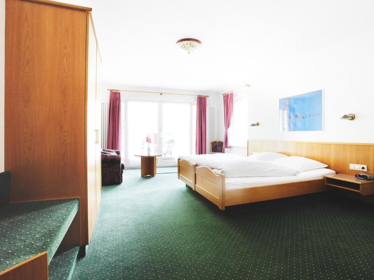 Hotel-Gasthof Neumuehle Kreenheinstetten Kamer foto