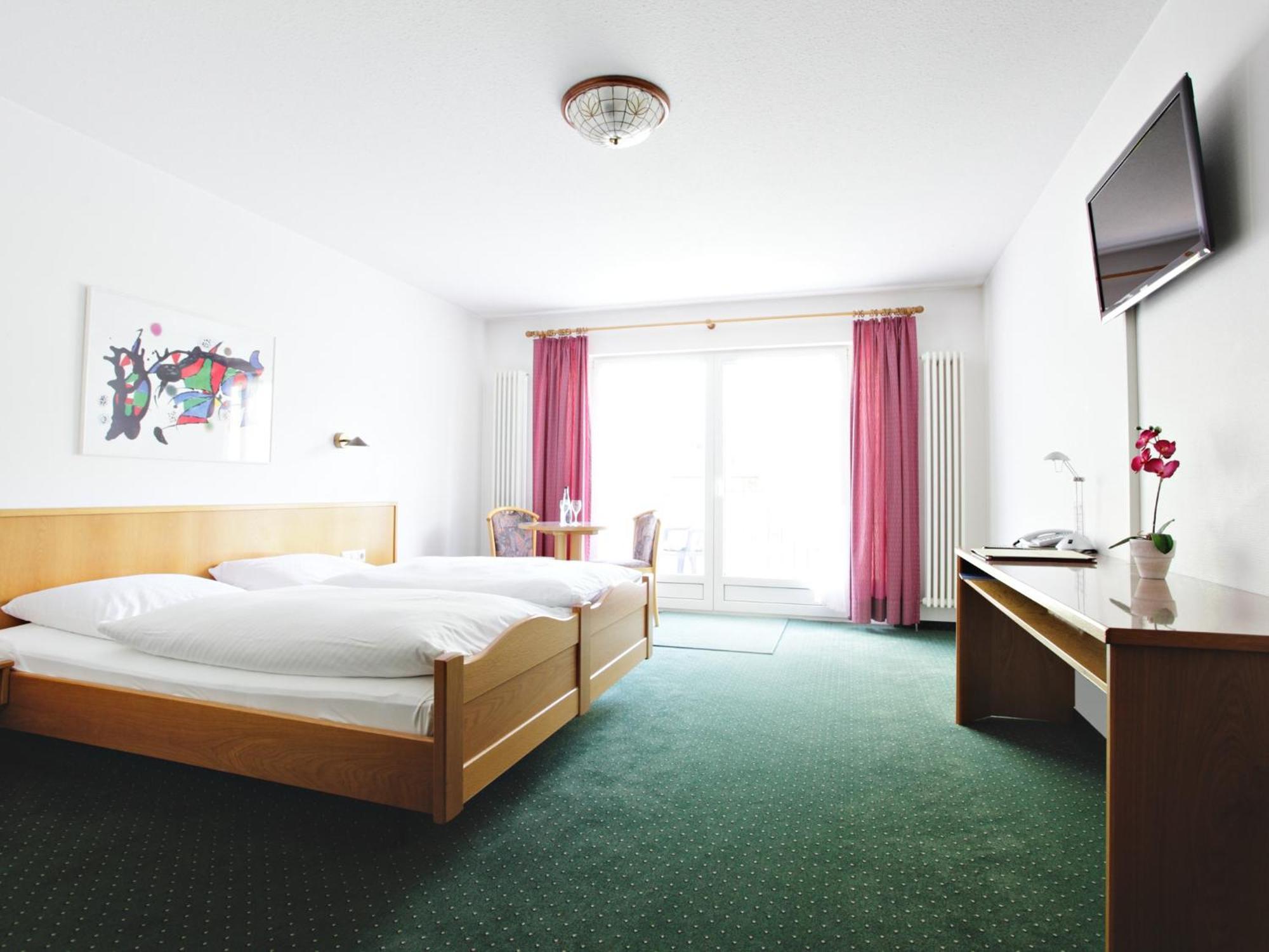 Hotel-Gasthof Neumuehle Kreenheinstetten Kamer foto